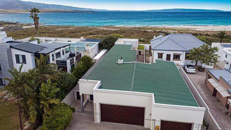 4 Bedroom Property for Sale in Middedorp Western Cape
